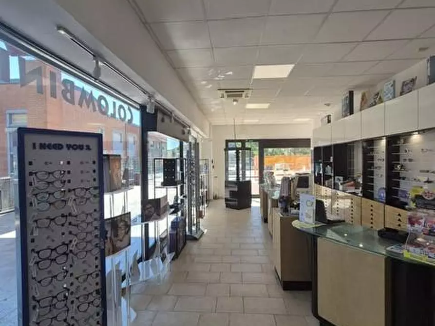 Immagine 7 di Locale commerciale in affitto  a Siena