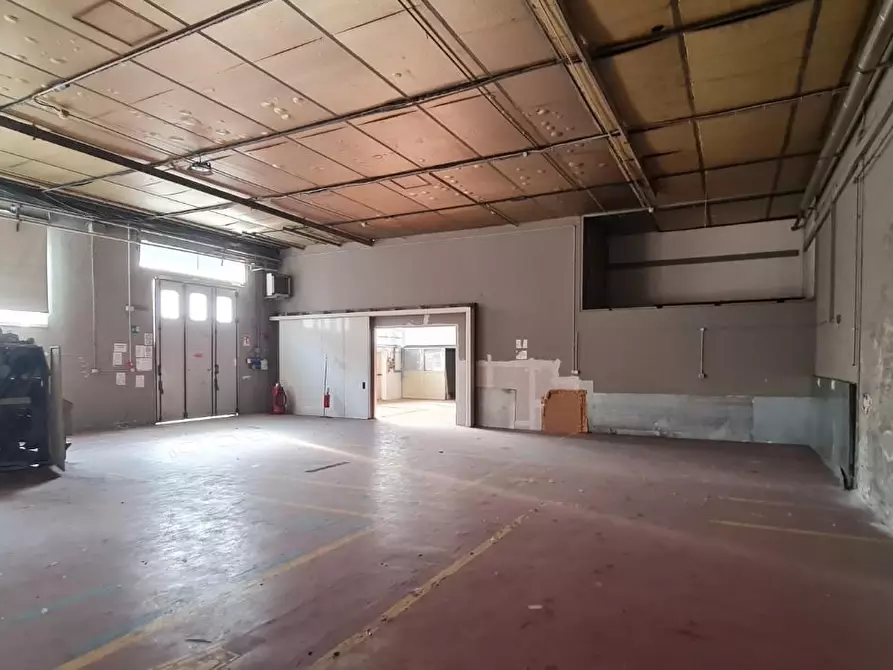 Immagine 2 di Capannone industriale in affitto  a Santa Croce Sull'arno