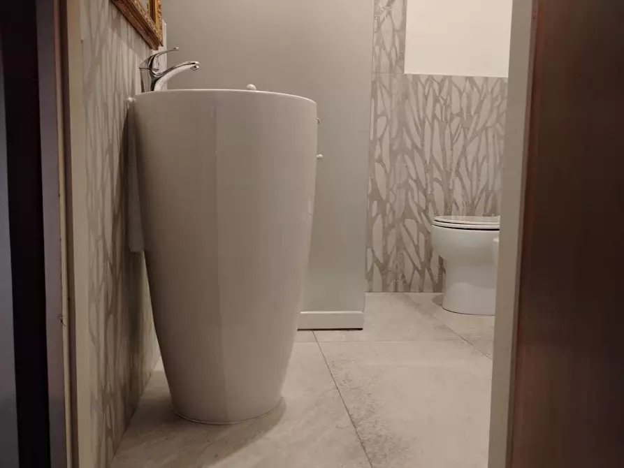 Immagine 1 di Appartamento in vendita  a Carrara