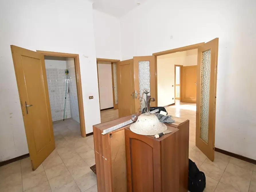 Immagine 3 di Villa in vendita  a Vecchiano