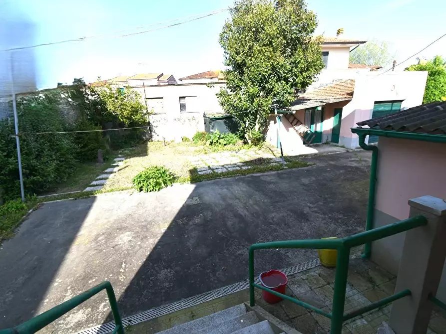 Immagine 7 di Villa in vendita  a Vecchiano