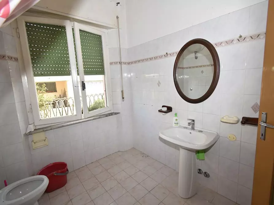 Immagine 9 di Villa in vendita  a Vecchiano