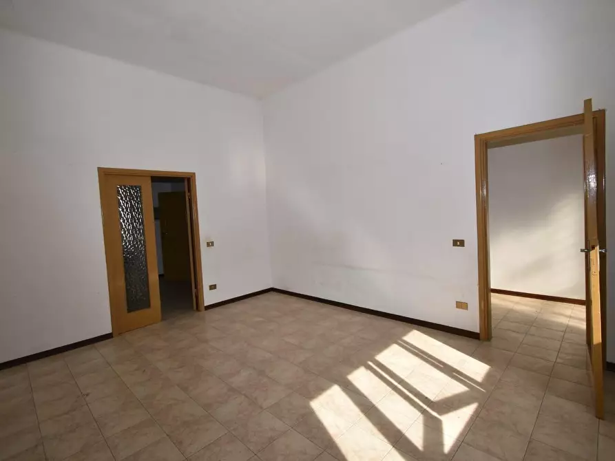 Immagine 12 di Villa in vendita  a Vecchiano