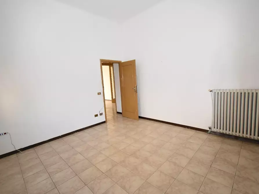 Immagine 5 di Villa in vendita  a Vecchiano
