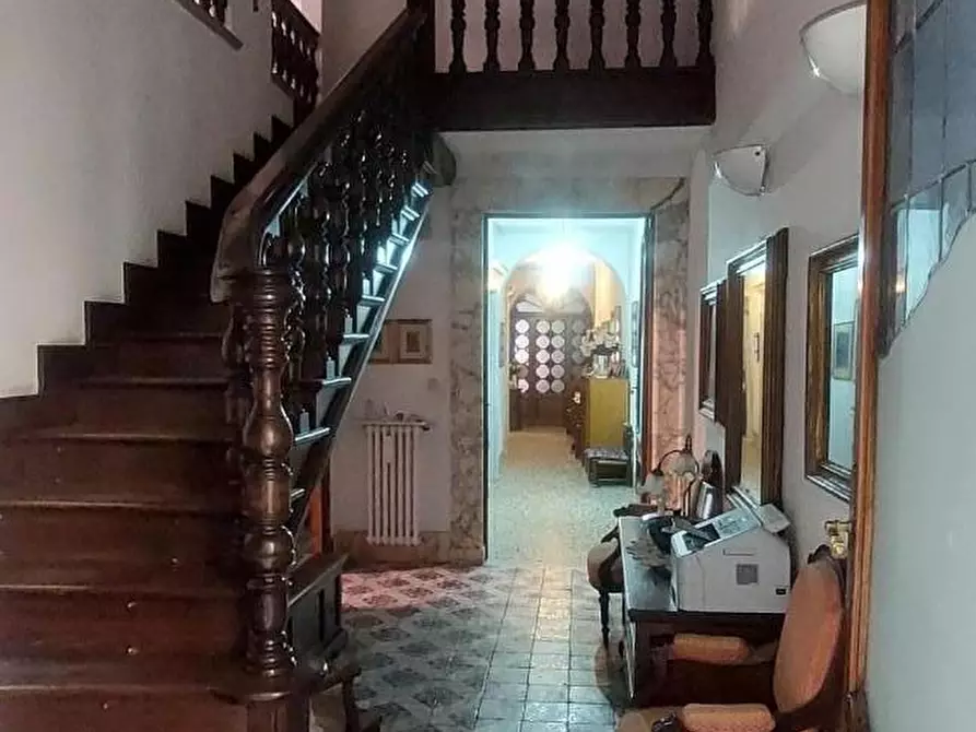 Immagine 2 di Appartamento in vendita  a Carrara