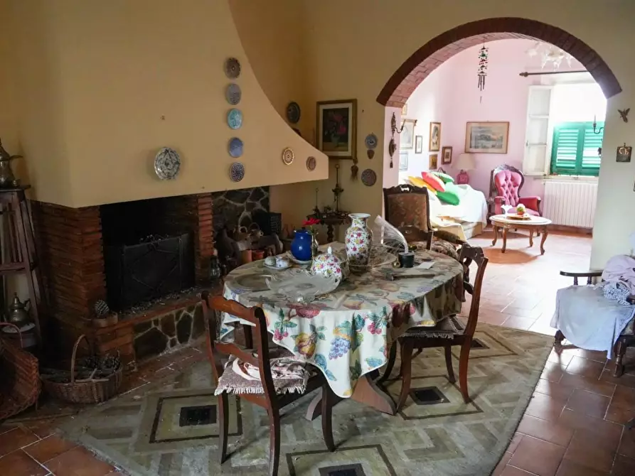 Immagine 5 di Villa in vendita  a Vicopisano