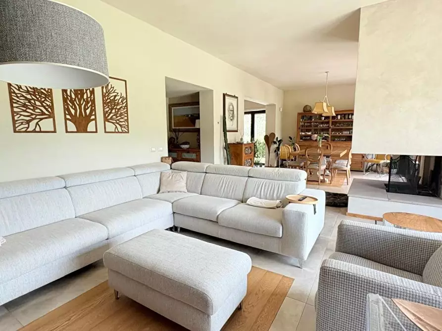 Immagine 4 di Villa in vendita  a Capannori