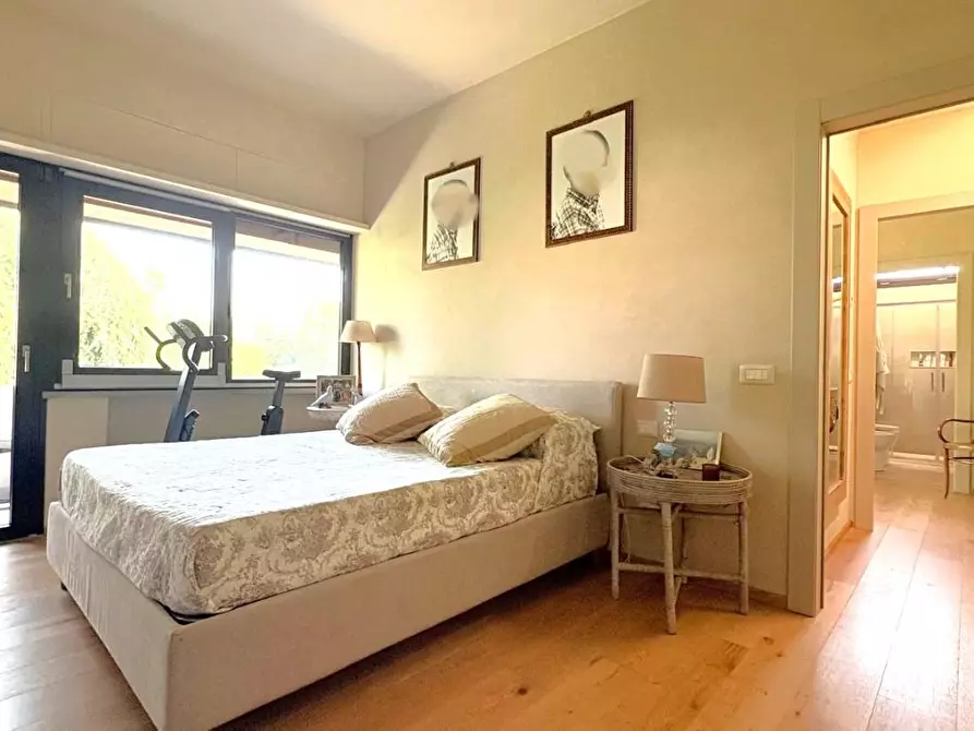 Immagine 25 di Villa in vendita  a Capannori