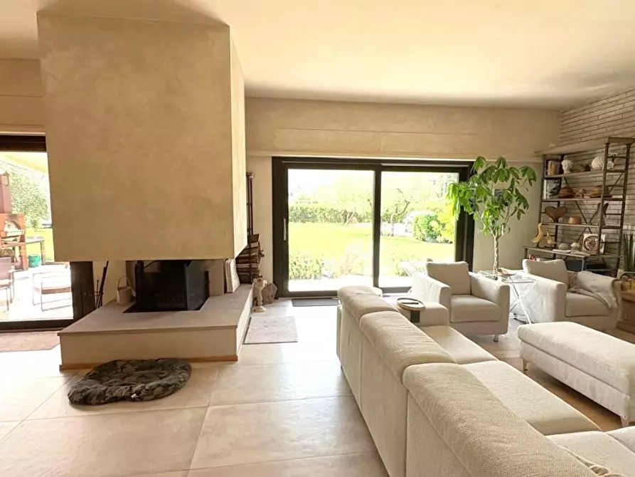 Immagine 8 di Villa in vendita  a Capannori