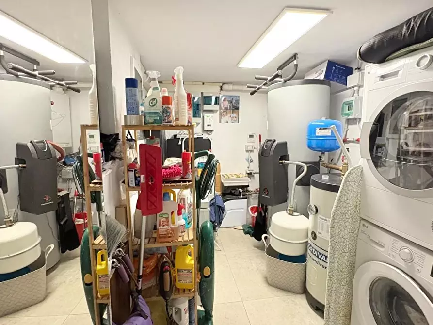 Immagine 35 di Villa in vendita  a Capannori