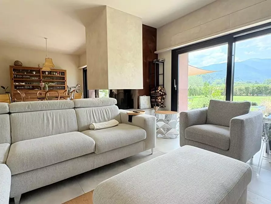 Immagine 2 di Villa in vendita  a Capannori
