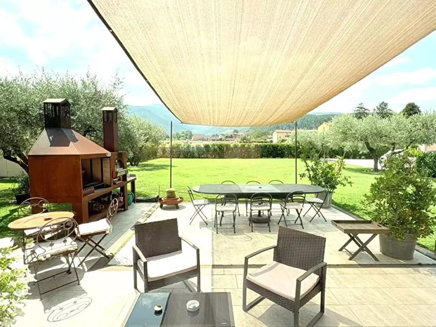 Immagine 16 di Villa in vendita  a Capannori
