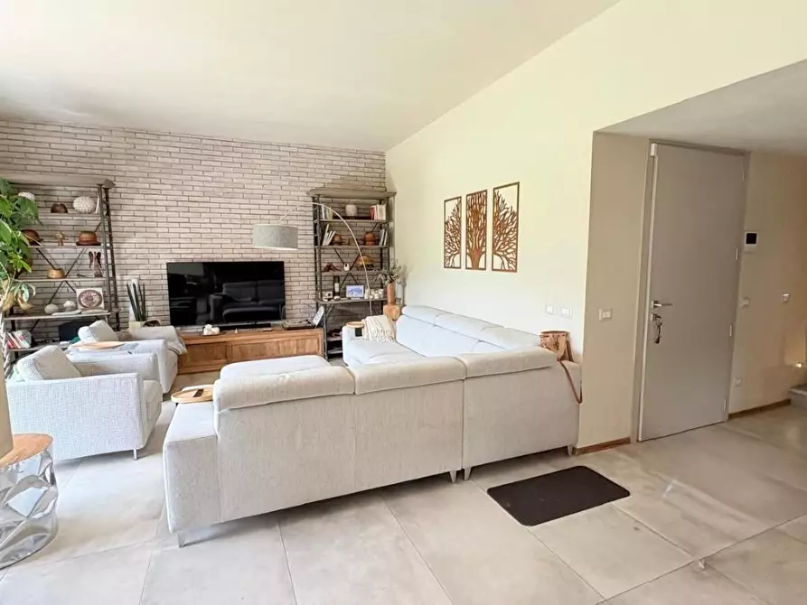 Immagine 7 di Villa in vendita  a Capannori