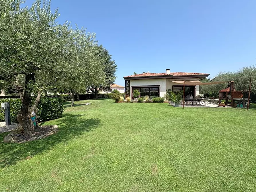 Immagine 44 di Villa in vendita  a Capannori