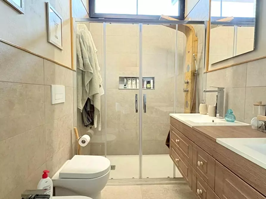 Immagine 26 di Villa in vendita  a Capannori
