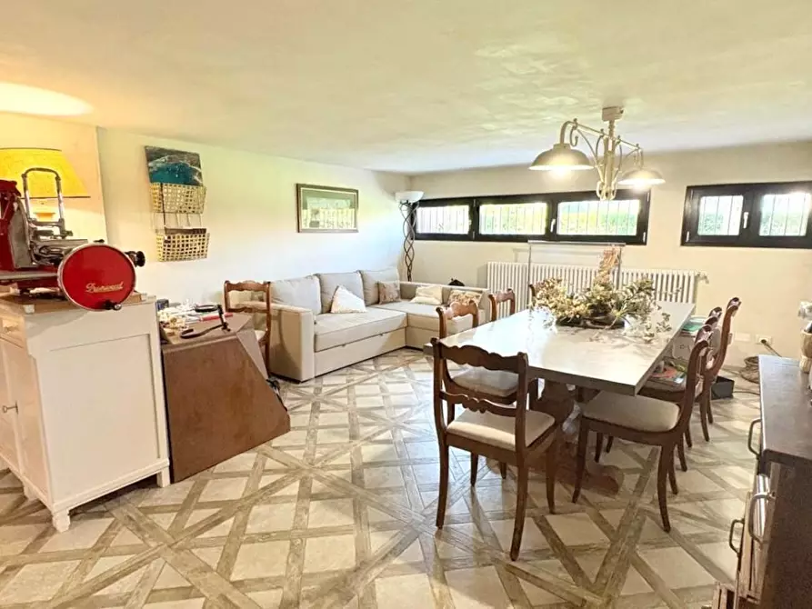 Immagine 34 di Villa in vendita  a Capannori