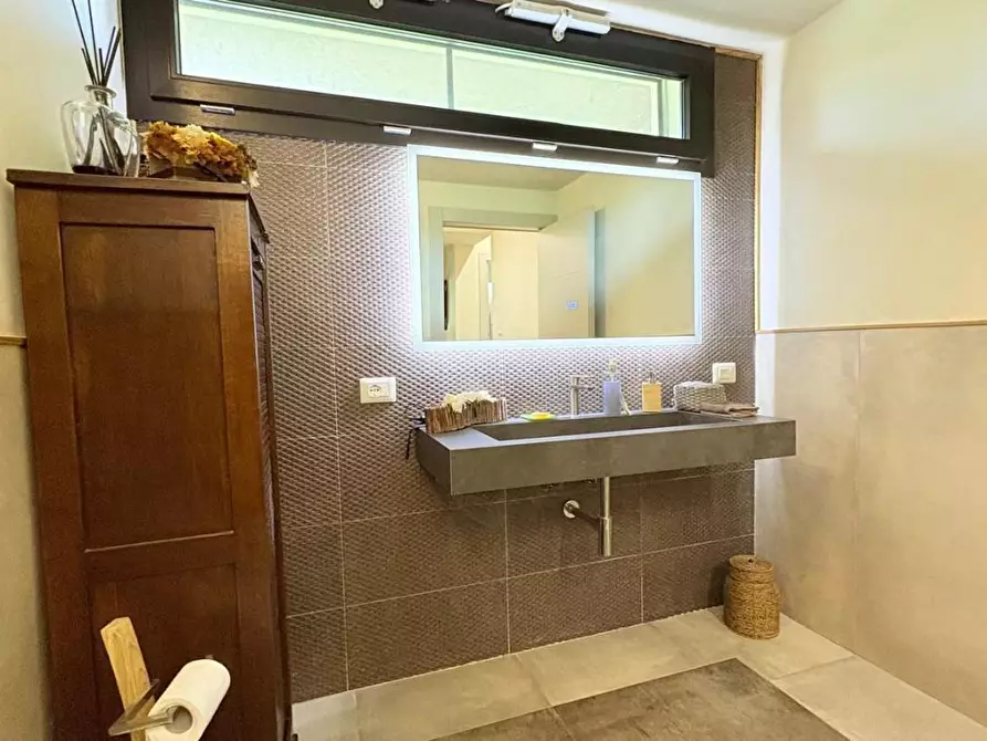 Immagine 23 di Villa in vendita  a Capannori