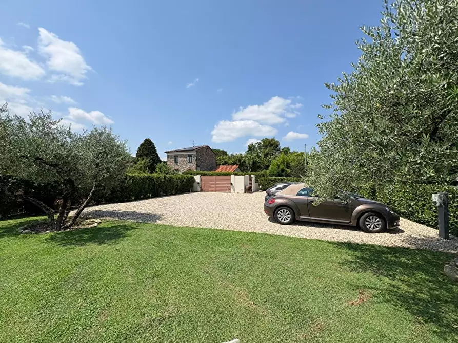 Immagine 43 di Villa in vendita  a Capannori