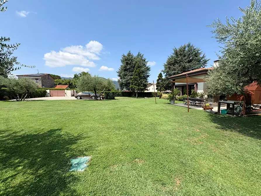 Immagine 46 di Villa in vendita  a Capannori