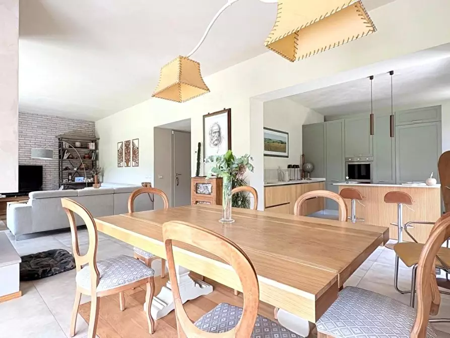 Immagine 12 di Villa in vendita  a Capannori