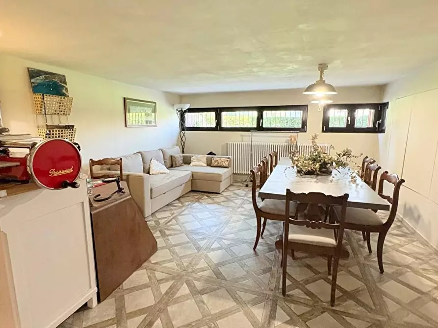 Immagine 32 di Villa in vendita  a Capannori