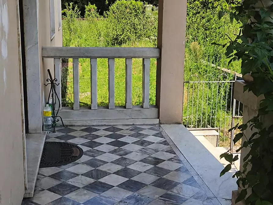 Immagine 1 di Casa semindipendente in vendita  a Carrara