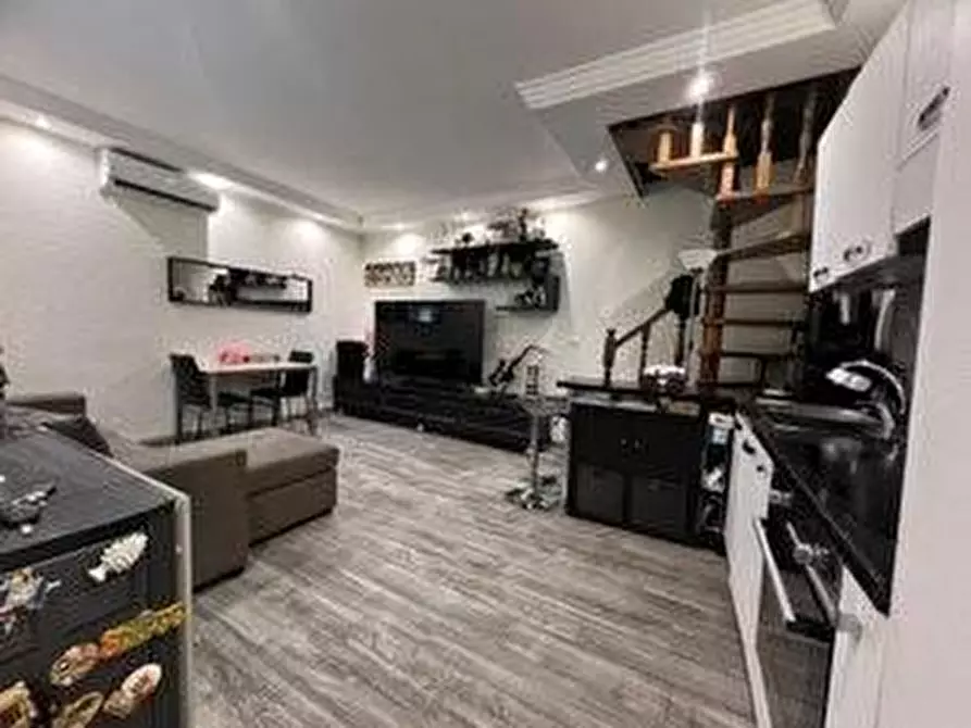 Immagine 4 di Porzione di casa in vendita  a Massa