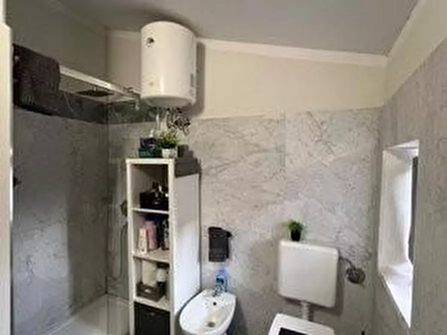 Immagine 10 di Porzione di casa in vendita  a Massa