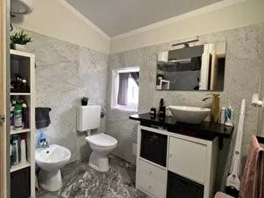 Immagine 9 di Porzione di casa in vendita  a Massa