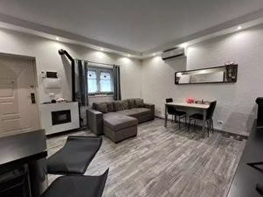 Immagine 3 di Porzione di casa in vendita  a Massa