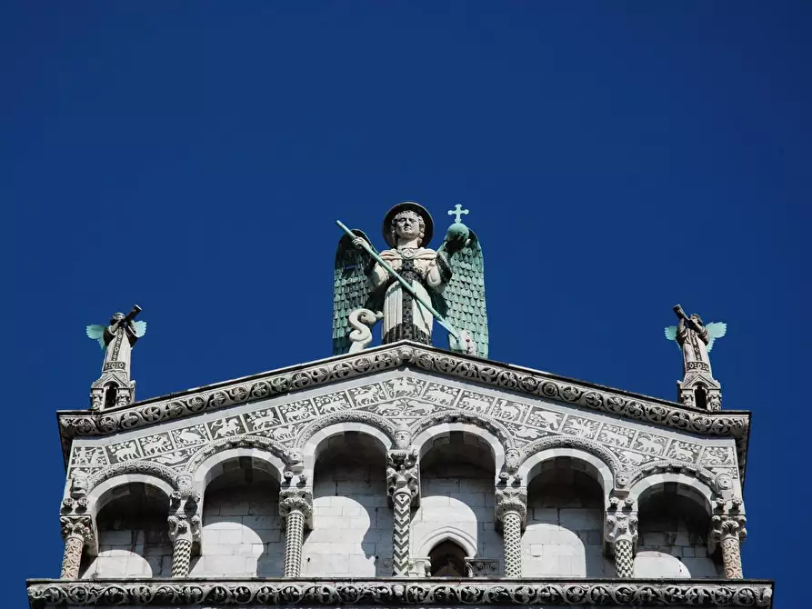 Immagine 10 di Bar / Ristorante in vendita  a Lucca