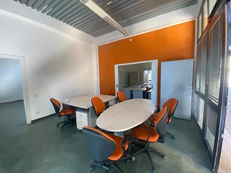Immagine 12 di Ufficio in affitto  a Cascina