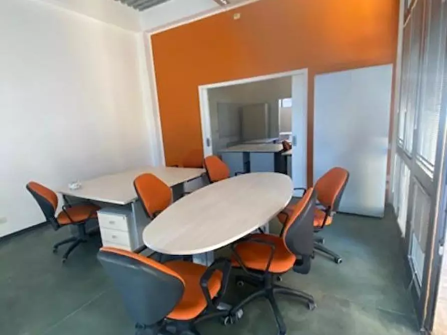 Immagine 13 di Ufficio in affitto  a Cascina