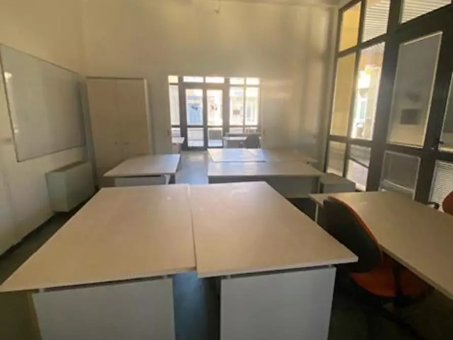 Immagine 10 di Ufficio in affitto  a Cascina