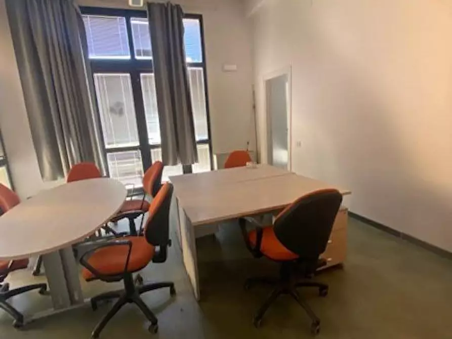 Immagine 11 di Ufficio in affitto  a Cascina