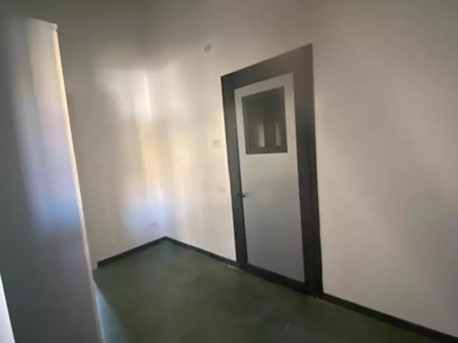 Immagine 4 di Ufficio in affitto  a Cascina