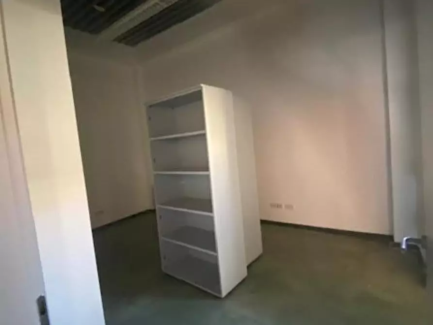 Immagine 5 di Ufficio in affitto  a Cascina