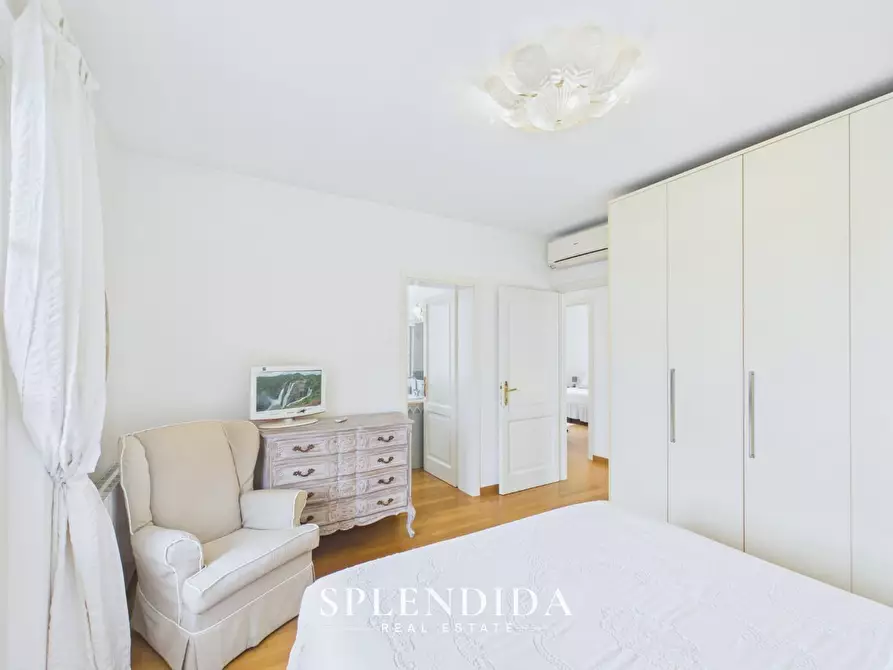 Immagine 21 di Villa in vendita  a Seravezza