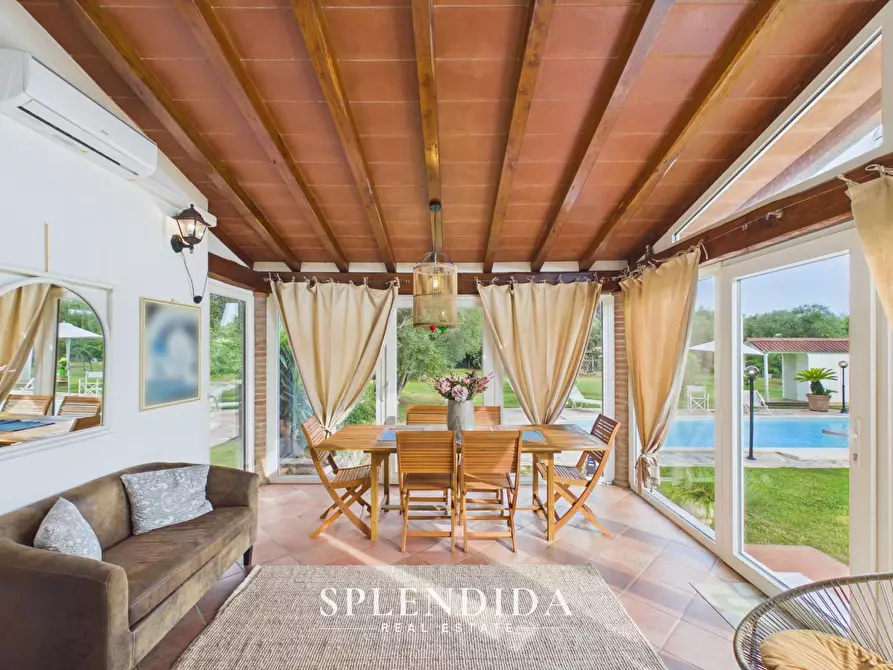 Immagine 1 di Villa in vendita  a Seravezza
