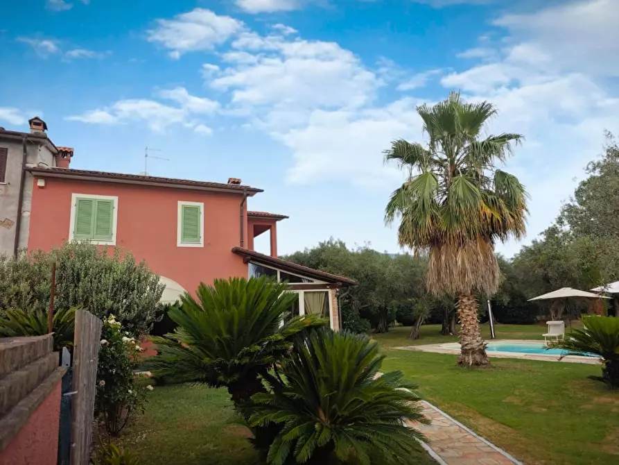 Immagine 36 di Villa in vendita  a Seravezza