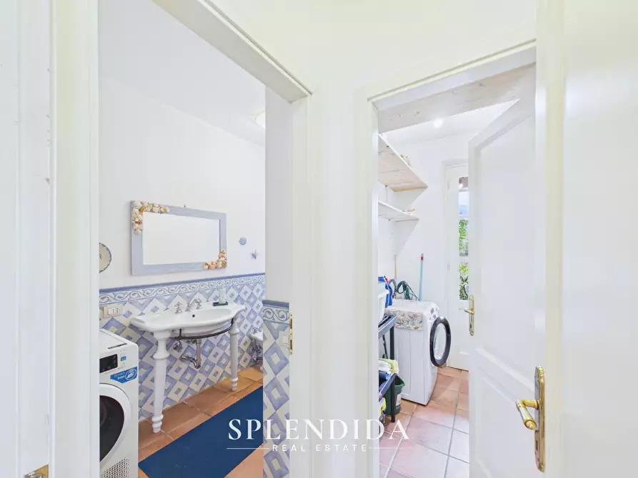 Immagine 13 di Villa in vendita  a Seravezza