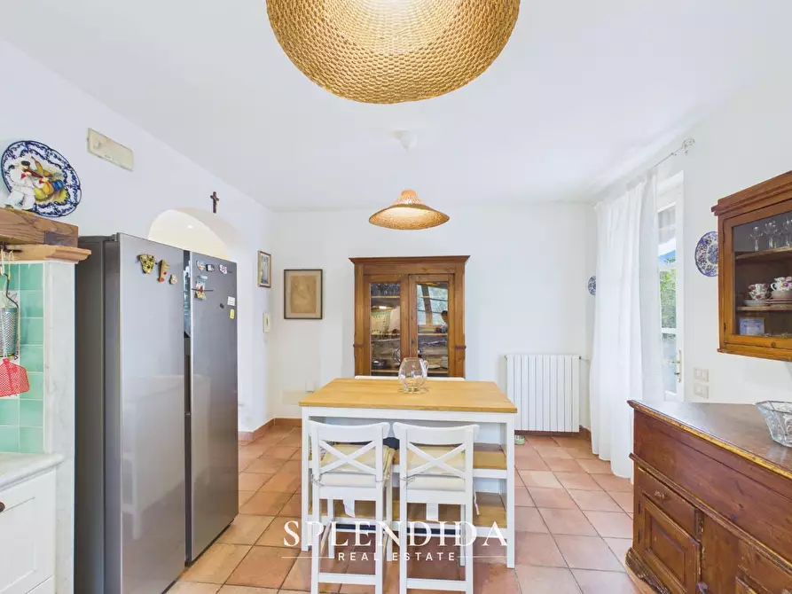 Immagine 12 di Villa in vendita  a Seravezza
