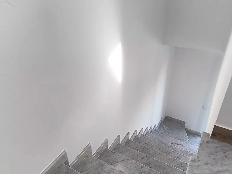 Immagine 16 di Appartamento in vendita  a Carrara