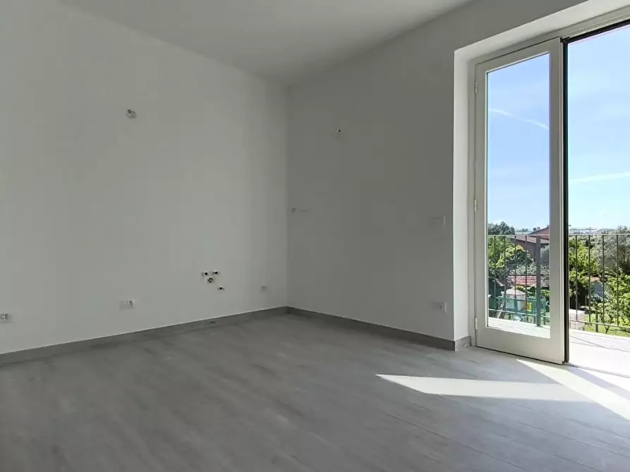 Immagine 10 di Appartamento in vendita  a Carrara
