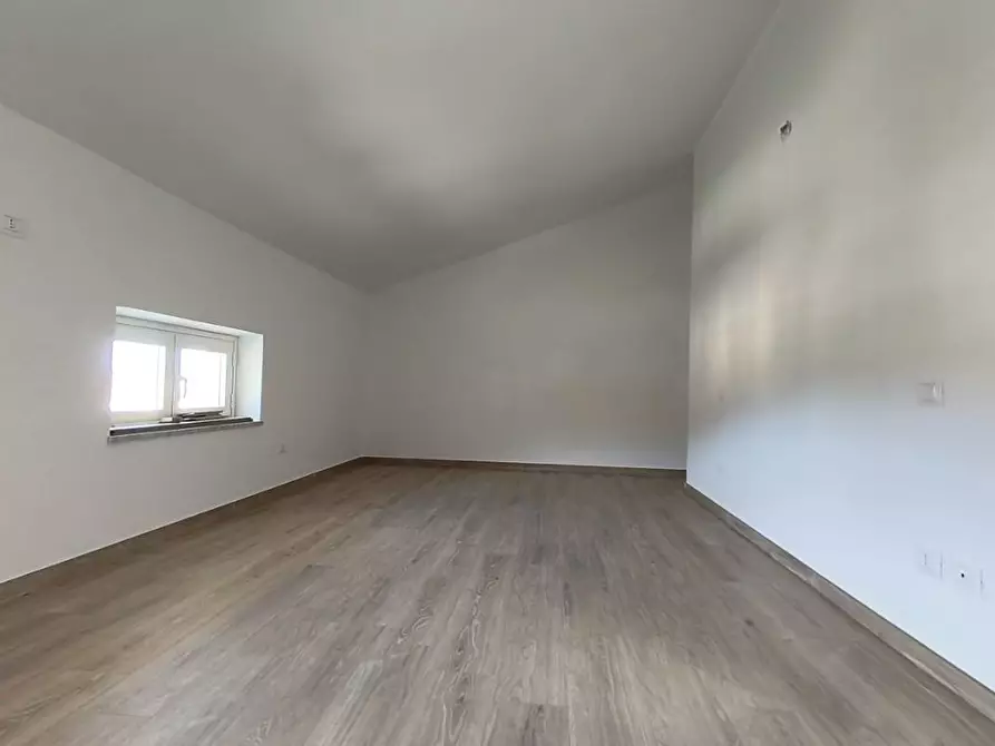 Immagine 19 di Appartamento in vendita  a Carrara