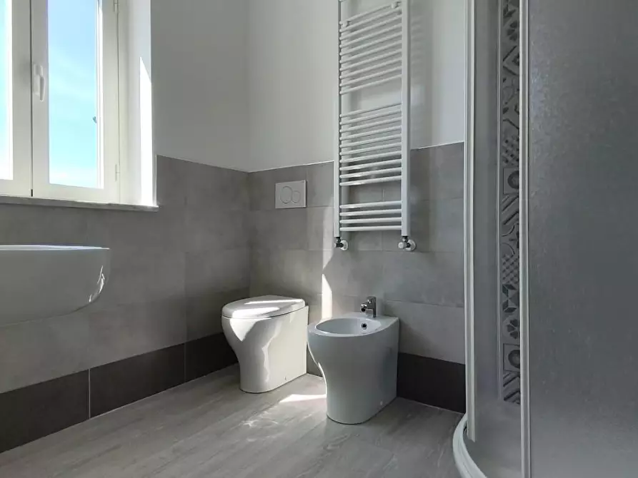 Immagine 11 di Appartamento in vendita  a Carrara