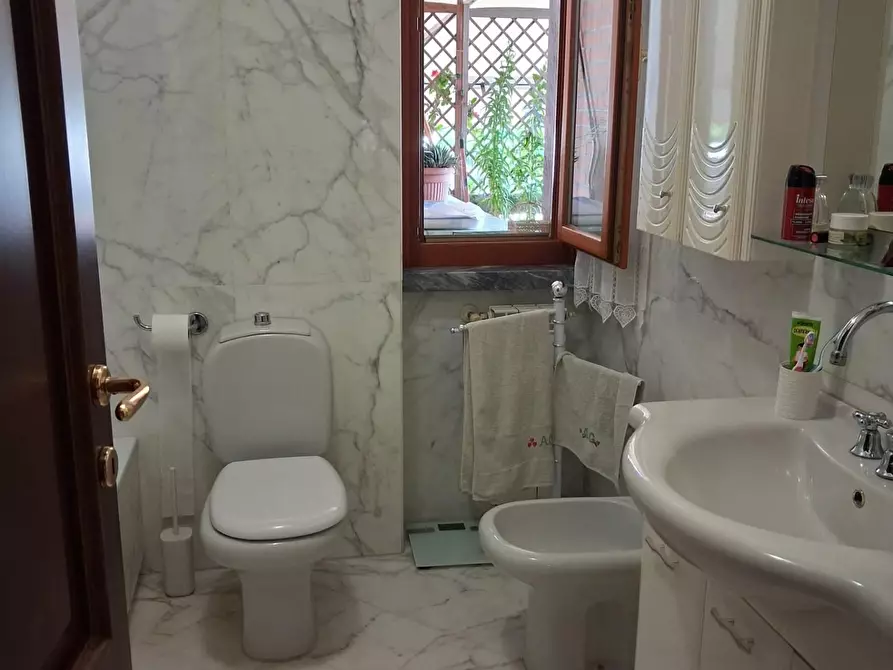 Immagine 5 di Appartamento in vendita  a Carrara