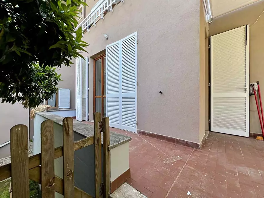Immagine 21 di Appartamento in vendita  a Massa