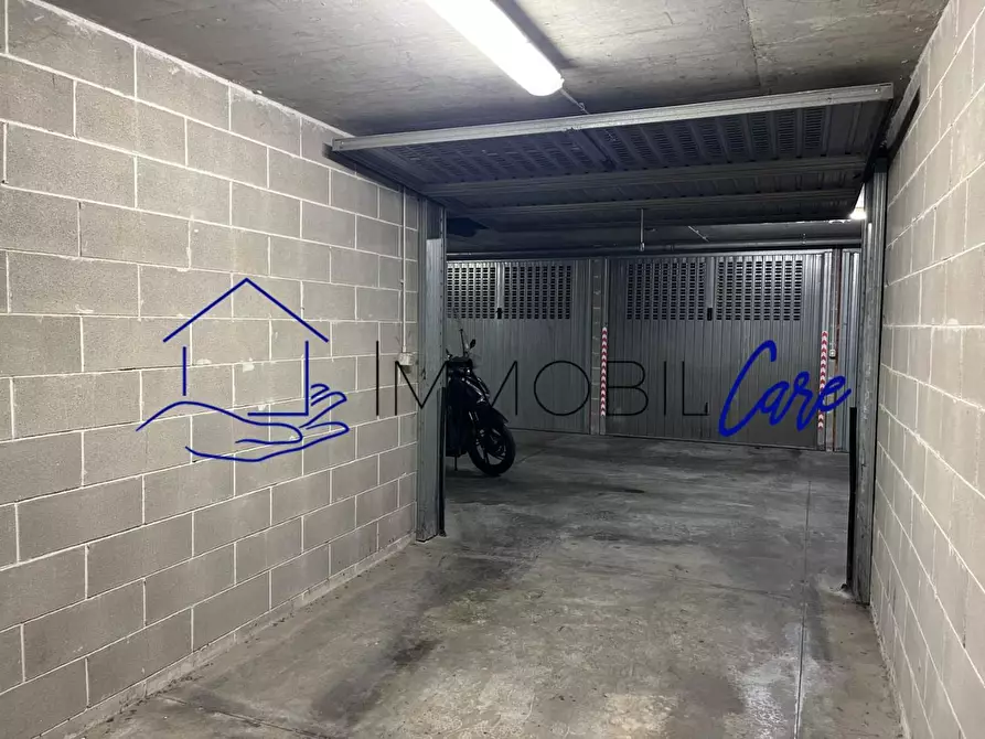 Immagine 3 di Garage in affitto  a Livorno