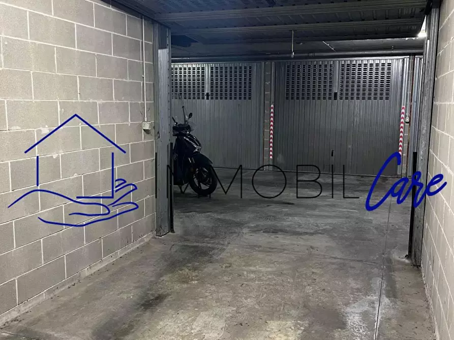 Immagine 4 di Garage in affitto  a Livorno